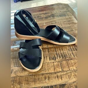 Franco Sarto black flat sandals barely worn clean like new